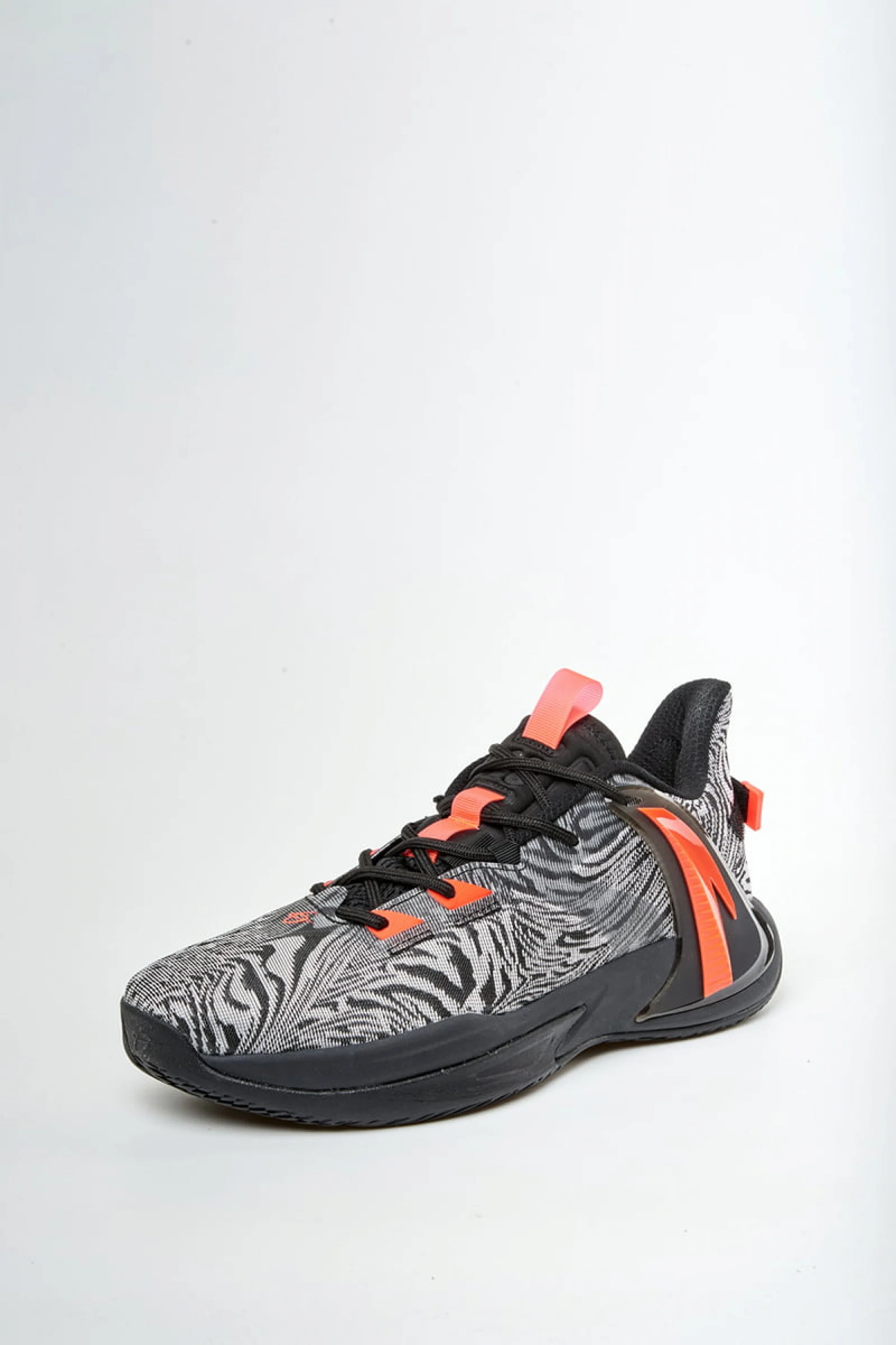 812231606-5 Баскетбольная обувь, цв. черный/белый/красный