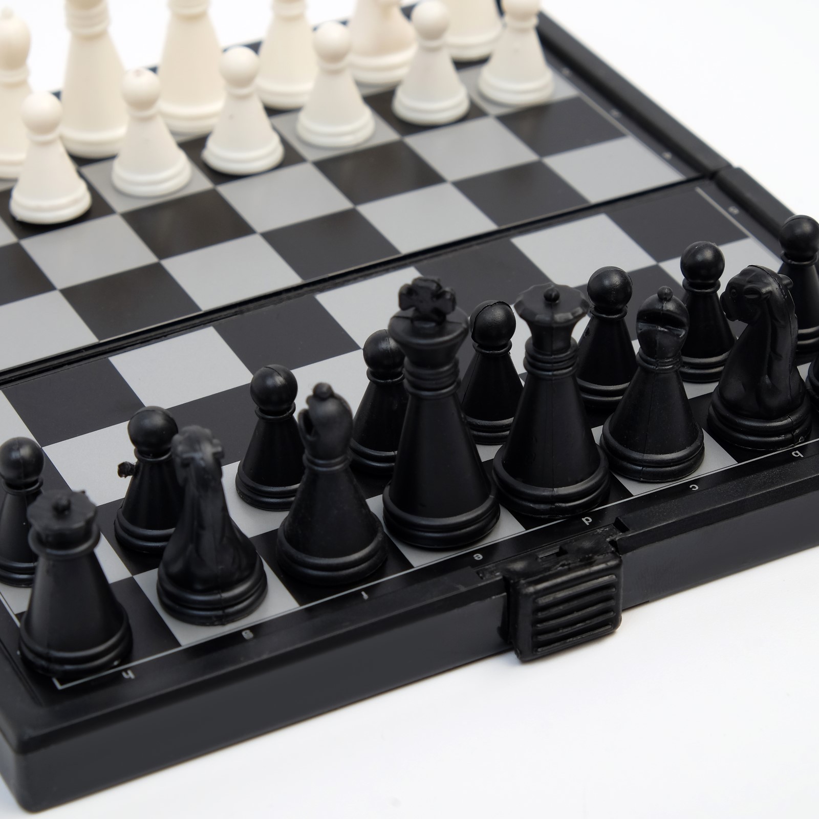 Игра настольная магнитная "Шахматы" пластик, черно-белые, 13х13см 2590525