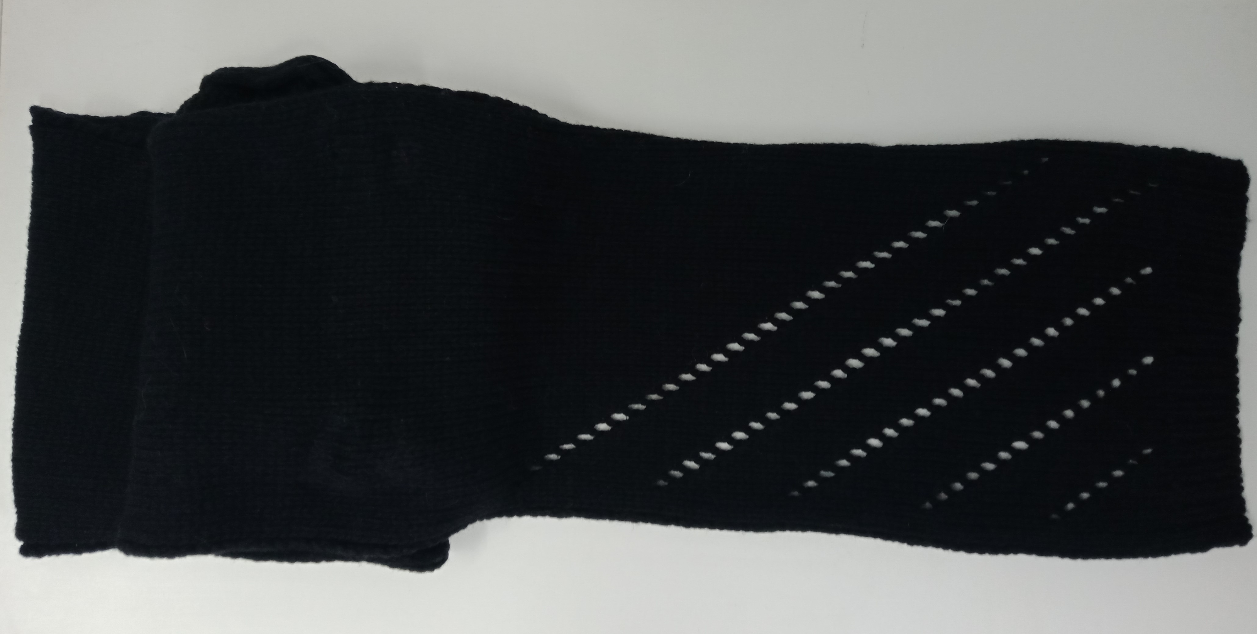 AW721-99 0  Шарф OUTVENTURE scarf черный р.0